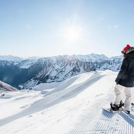 Le Bois Joli Hotel 3*