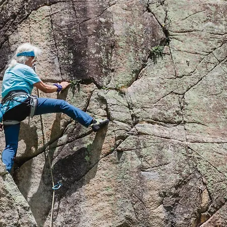 Le Bois Joli Hotel 3*